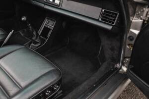 Image 31/50 de Porsche 911 Carrera 3.2 (1989)