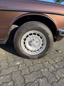 Image 13/31 of Mercedes-Benz 230 CE (1984)
