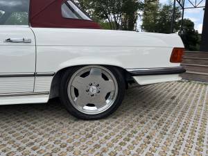 Imagen 42/43 de Mercedes-Benz 500 SL (1985)