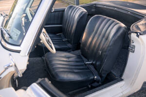 Image 24/42 of Mercedes-Benz 190 SL (1961)