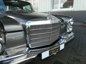 Bild 16/20 von Mercedes-Benz 280 SE 3,5 (1970)
