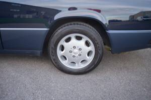 Bild 24/30 von Mercedes-Benz 300 CE (1992)