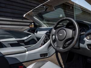 Imagen 4/57 de Aston Martin Vanquish Volante (2015)