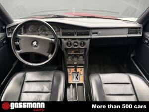 Bild 10/15 von Mercedes-Benz 190 E 2.5-16V (1991)