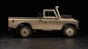 Image 2/30 de Land Rover 109 (1979)