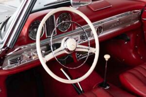 Image 25/36 of Mercedes-Benz 300 SL Roadster (1961)