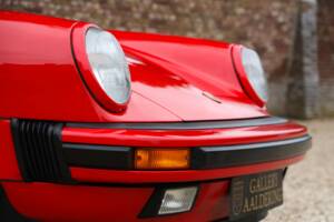 Image 40/50 of Porsche 911 Carrera 3.2 (1988)