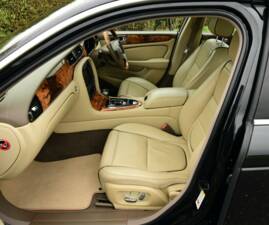 Image 50/50 of Jaguar XJ 8 4.2 (2008)
