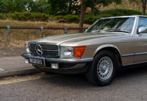 Image 8/23 of Mercedes-Benz 380 SL (1985)