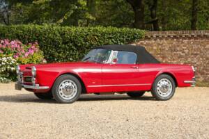 Image 13/50 of Alfa Romeo 2600 Spider (1962)