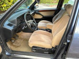 Image 15/20 of Lancia Thema Station Wagon 16V (1992)