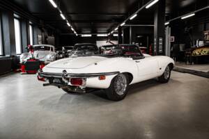 Image 6/53 de Jaguar E-Type (1970)