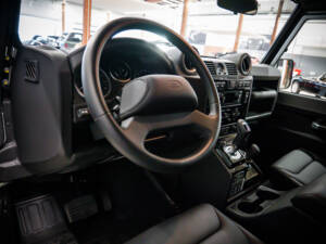 Bild 16/36 von Land Rover Defender 90 Works V8 &quot;70th Edition&quot; (2015)