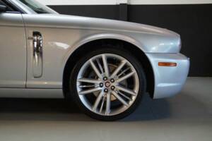 Image 13/50 of Jaguar XJ 8 4.2 (2007)