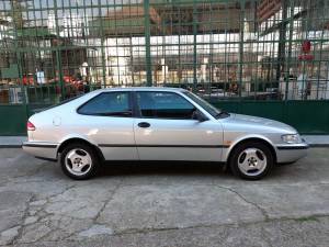 Image 2/25 of Saab 900 SE 2.0i 16V (1997)