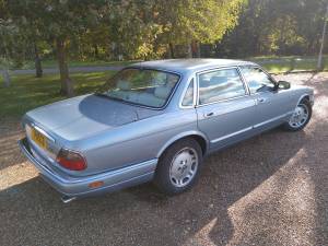 Immagine 9/21 di Jaguar XJ 6 4.0 Sovereign (1996)