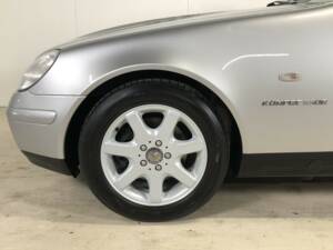Image 9/24 de Mercedes-Benz SLK 230 Kompressor (1997)