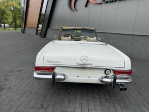 Image 14/50 of Mercedes-Benz 280 SL (1969)