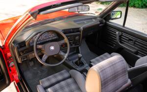 Immagine 20/33 di BMW 318i (1991)