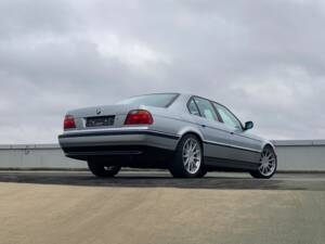 Image 6/9 of BMW 750i (1997)