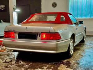 Image 8/9 of Mercedes-Benz 500 SL (1992)