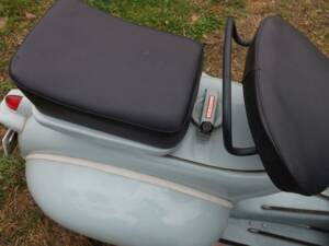 Image 19/50 de Piaggio Vespa 125 (1961)