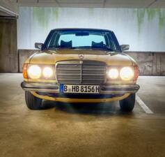 Image 8/139 of Mercedes-Benz 240 D (1978)