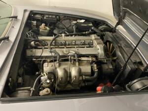 Image 4/5 of Aston Martin DBS V8 (1971)