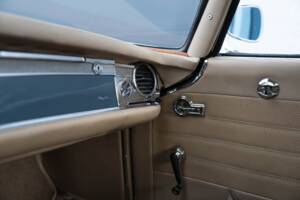 Immagine 65/93 di Mercedes-Benz 230 SL (1965)