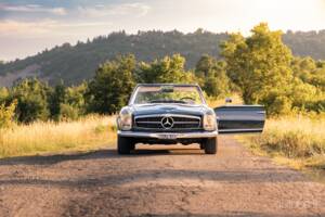 Image 6/79 de Mercedes-Benz 280 SL (1969)
