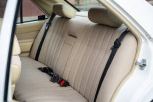 Imagen 39/42 de Mercedes-Benz 190 E (1984)