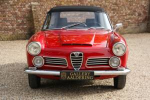 Image 7/50 of Alfa Romeo 2600 Spider (1962)