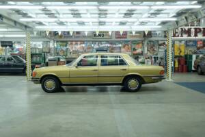 Image 3/76 of Mercedes-Benz 350 SEL (1977)