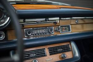 Image 22/39 of Mercedes-Benz 280 SE 3,5 (1971)