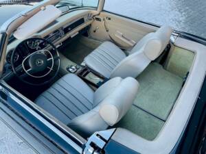 Image 19/35 of Mercedes-Benz 280 SL (1970)