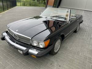 Afbeelding 2/36 van Mercedes-Benz 560 SL (1986)