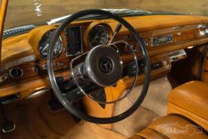 Image 13/19 of Mercedes-Benz 600 (1967)