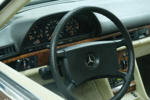 Bild 46/50 von Mercedes-Benz 380 SE (1984)