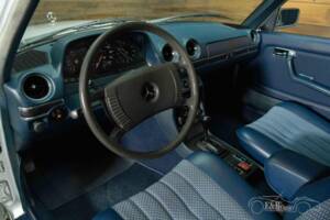 Image 17/19 of Mercedes-Benz 250 (1978)