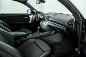 Image 12/50 of BMW 125i (2008)