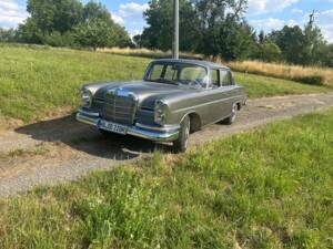 Bild 1/9 von Mercedes-Benz 220 SE b (1964)