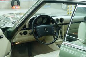 Image 18/50 de Mercedes-Benz 350 SLC (1973)