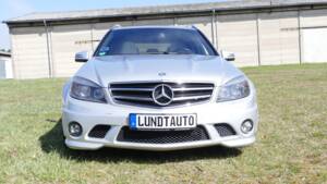 Imagen 9/18 de Mercedes-Benz C 63 AMG T (2010)