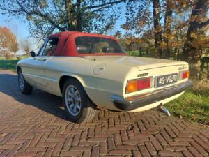 Afbeelding 5/12 van Alfa Romeo 2000 Spider Veloce (1978)