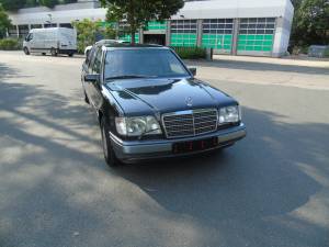 Bild 19/31 von Mercedes-Benz 260 E Lang (1991)