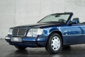 Bild 3/50 von Mercedes-Benz E 200 (1996)