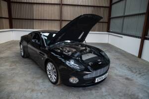 Image 40/50 de Aston Martin V12 Vanquish (2004)