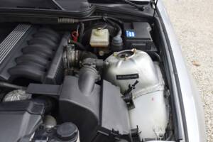 Image 44/46 of BMW 320i (1995)