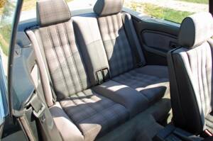Afbeelding 13/25 van BMW 320i (1990)