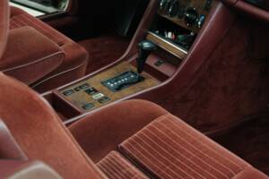 Bild 40/50 von Mercedes-Benz 560 SEC (1986)